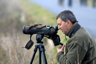 J'observe, je clique ! ©Bernard Liégeois https://cdnfiles1.biolovision.net/vienne.lpo.fr/userfiles/BiodivAgirRecenserBernardLiegeois400px.jpg