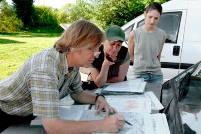 Derniers calages avant le comptage des engoulevents en forêt de Moulière ©LPO Vienne https://cdnfiles1.biolovision.net/vienne.lpo.fr/userfiles/BiodivAgirRecenserLPOVienne400px.jpg